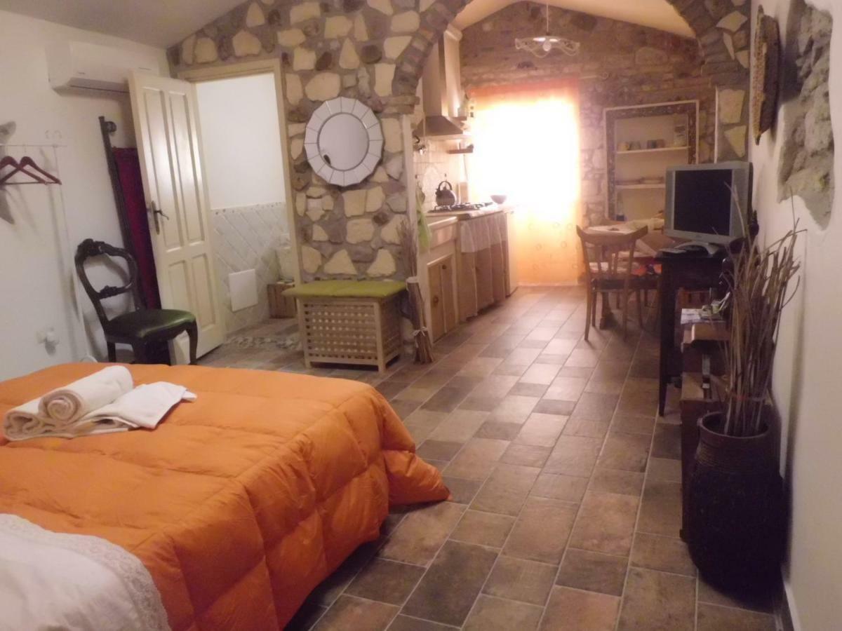 Agriturismo Su'E Lentu Боса Экстерьер фото