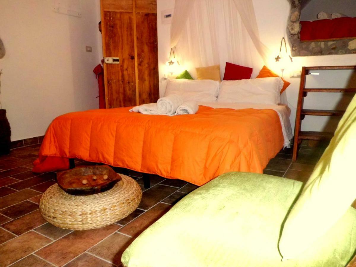 Agriturismo Su'E Lentu Боса Экстерьер фото