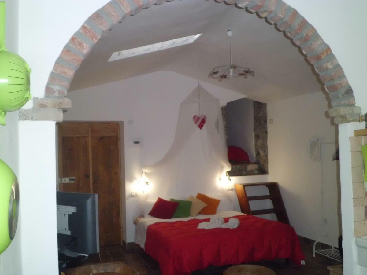 Agriturismo Su'E Lentu Боса Экстерьер фото